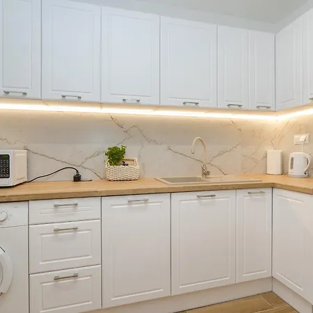 아파트 Shortstaypoland Solidarnosci B158 *